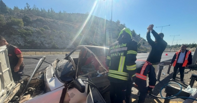 Mersin'de bariyere çarpan otomobilin sürücüsü yaralandı