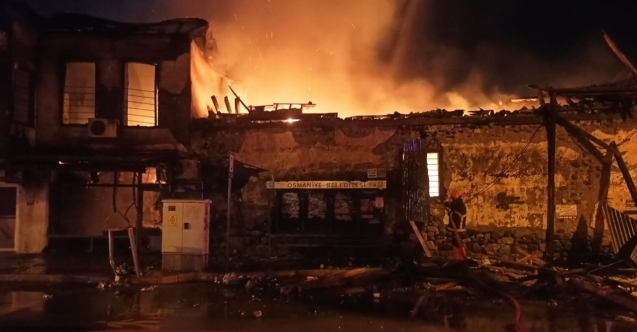 Osmaniye'de tarihi Mehmet Eminler Konağı yandı