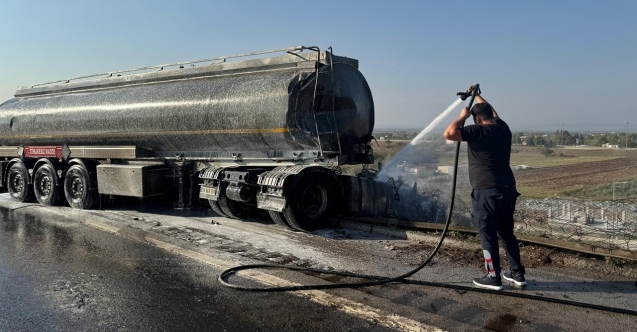 Osmaniye'de yangın çıkan tankere çarpan bir diğer tanker yola devrildi