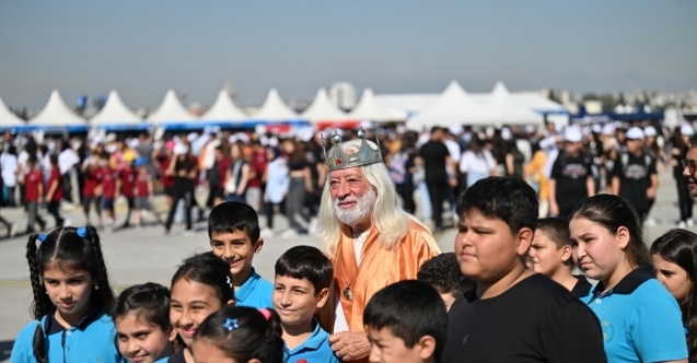 TEKNOFEST Adana'ya yöresel kıyafet ve kostümlerle katıldılar