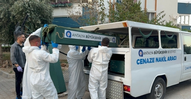 Antalya'da bir apartman dairesinde İran uyruklu 3 kardeş ölü bulundu