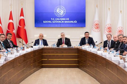 Bakan Işıkhan, 6 Şubat Depremlerinden Etkilenen İller İle İlgili Değerlendirme Toplantısına Katıldı