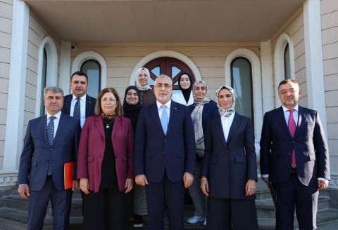 Bakan Işıkhan, KADEM Mütevelli Heyeti Başkanı Sümeyye Erdoğan ve Yönetim Kurulu Üyeleriyle Bir Araya Geldi