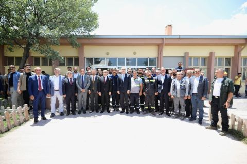 Bakan Işıkhan, Mardin’de İşçilerle Yemek Yedi
