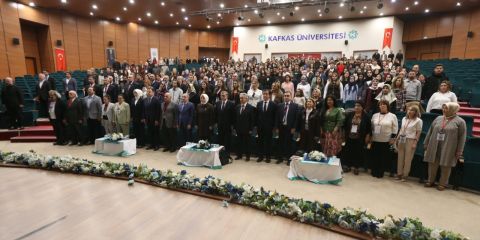 Kars'ta "13. Uluslararası Çocuk ve Gençlik Edebiyatı Sempozyumu" Düzenlendi