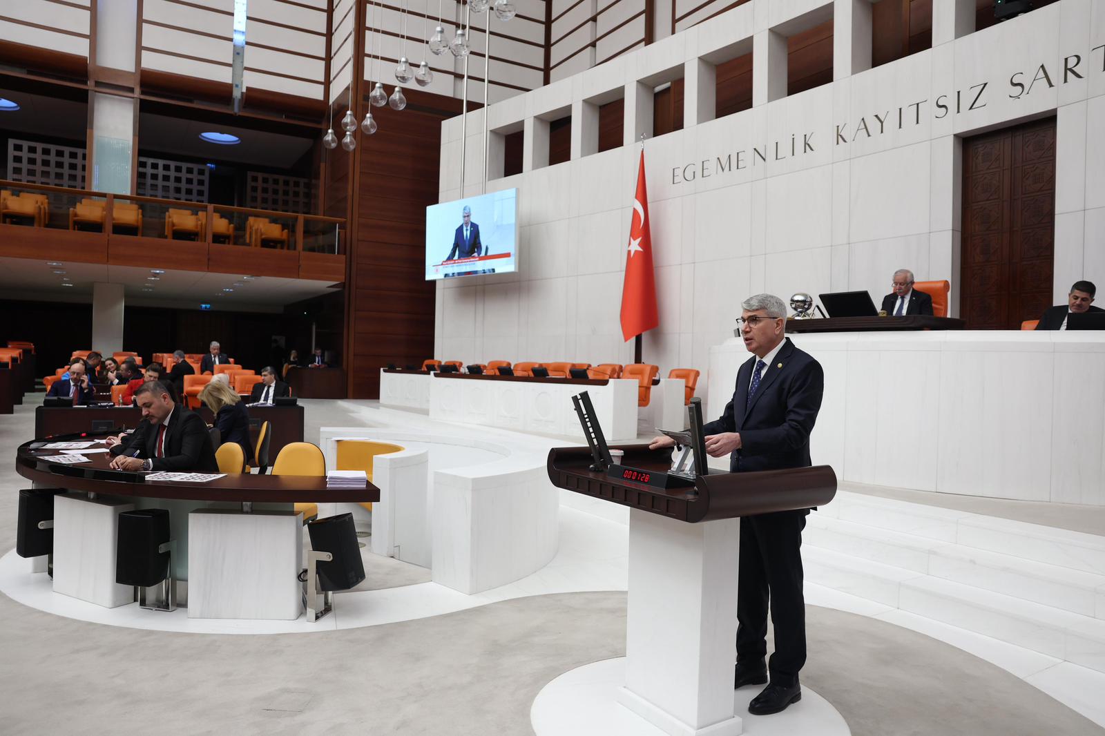 Kadirli'de selin yaraları sarılıyor