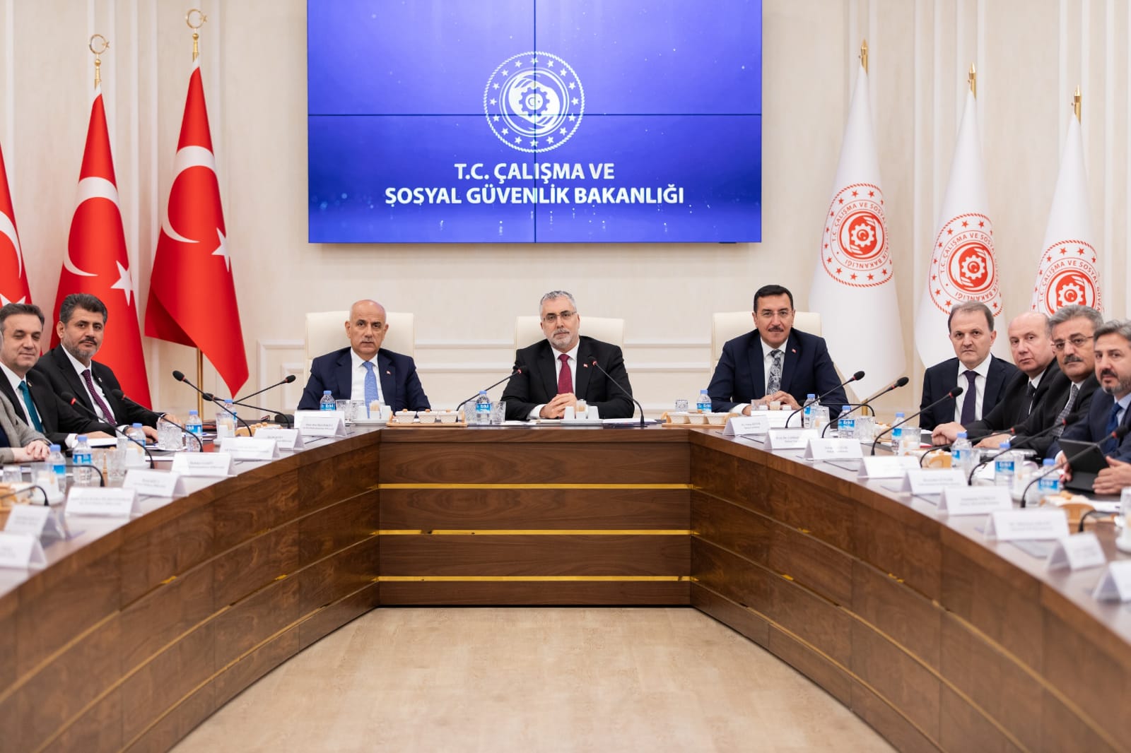 Bakan Işıkhan, 6 Şubat Depremlerinden Etkilenen İller İle İlgili Değerlendirme Toplantısına Katıldı