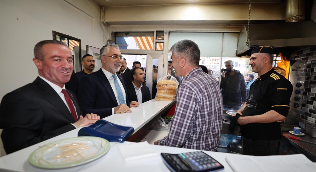 Bakan Işıkhan, Hakkari’de Ziyaretlerde Bulundu