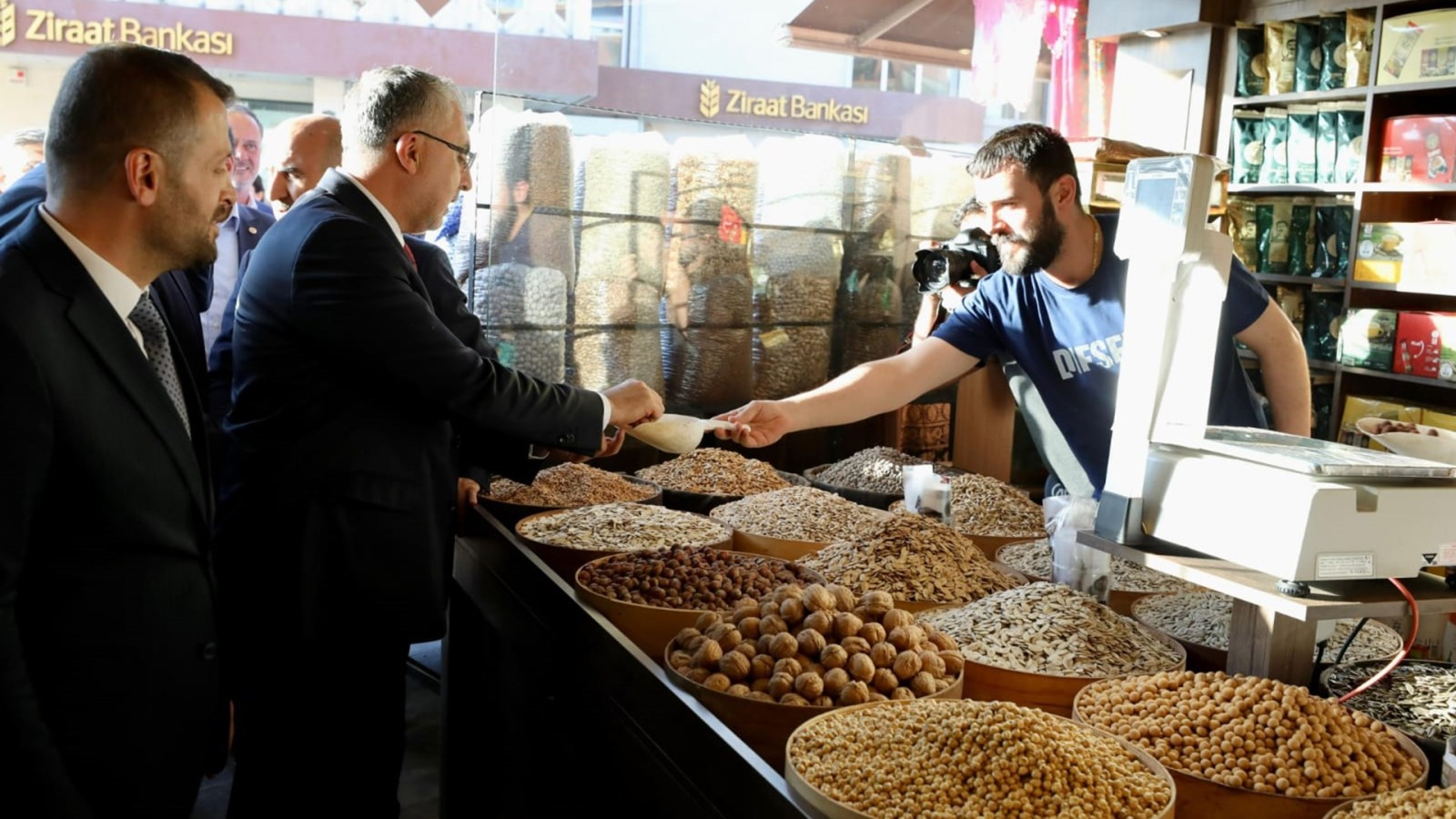 Bakan Işıkhan, Mardin’de Ziyaretlerde Bulundu