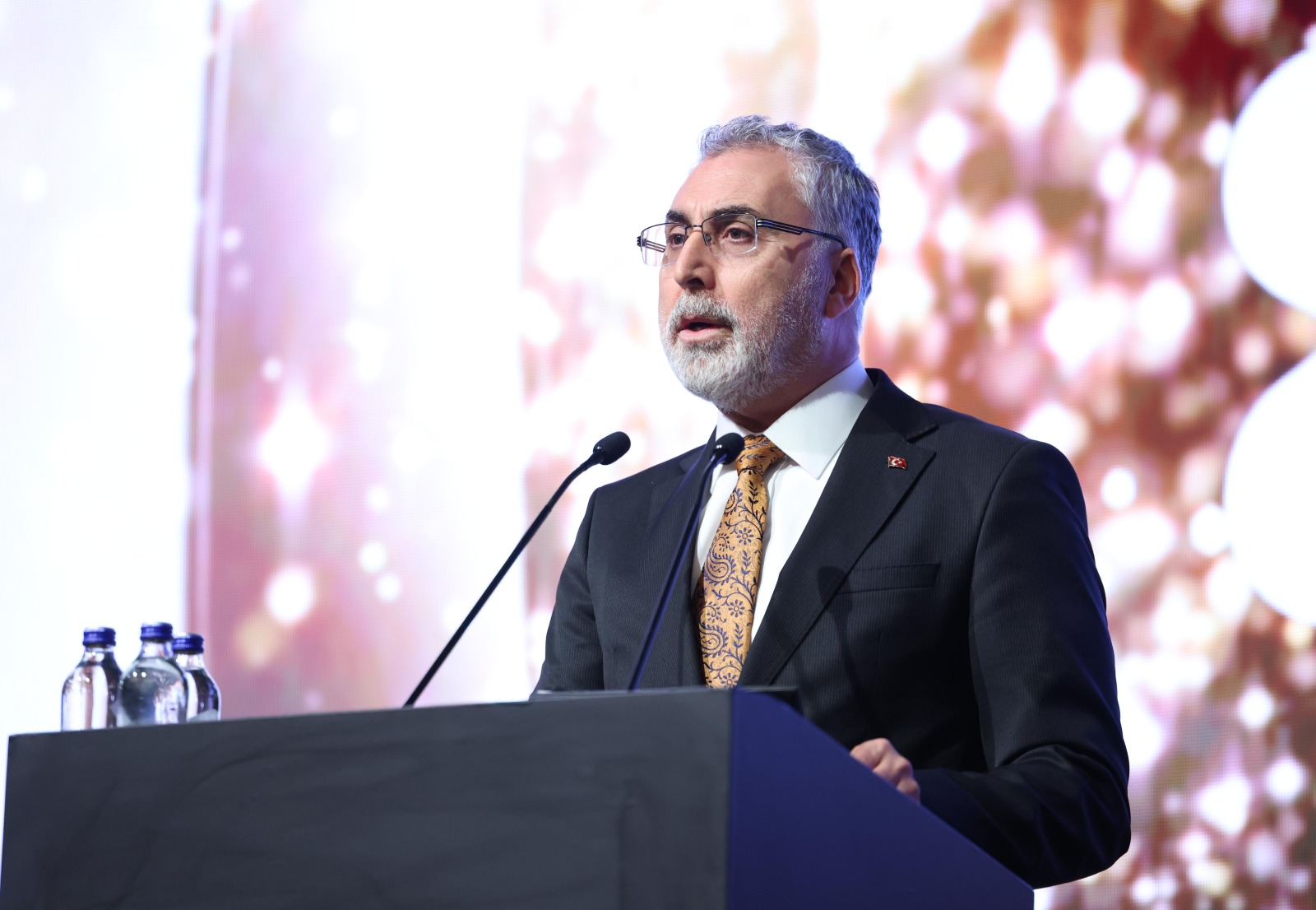 Bakan Işıkhan, TİSK’in Düzenlediği “Cumhuriyetimizin 100’üncü Yılında Çalışma Hayatı” Programı Ödül Törenine Katıldı