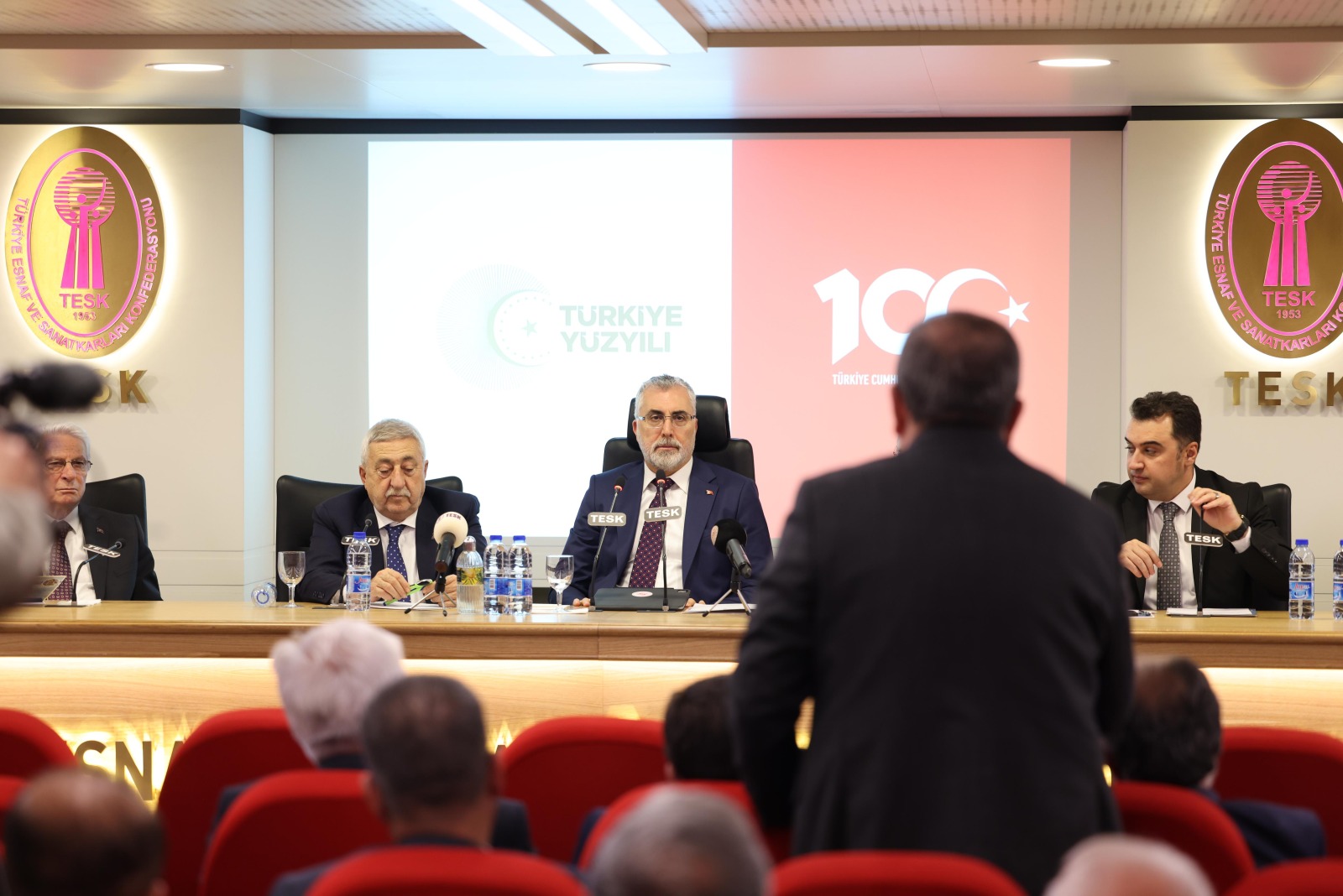 Bakan Işıkhan, Türkiye Esnaf ve Sanatkârları Konfederasyonu (TESK) İstişare Toplantısı’na Katıldı