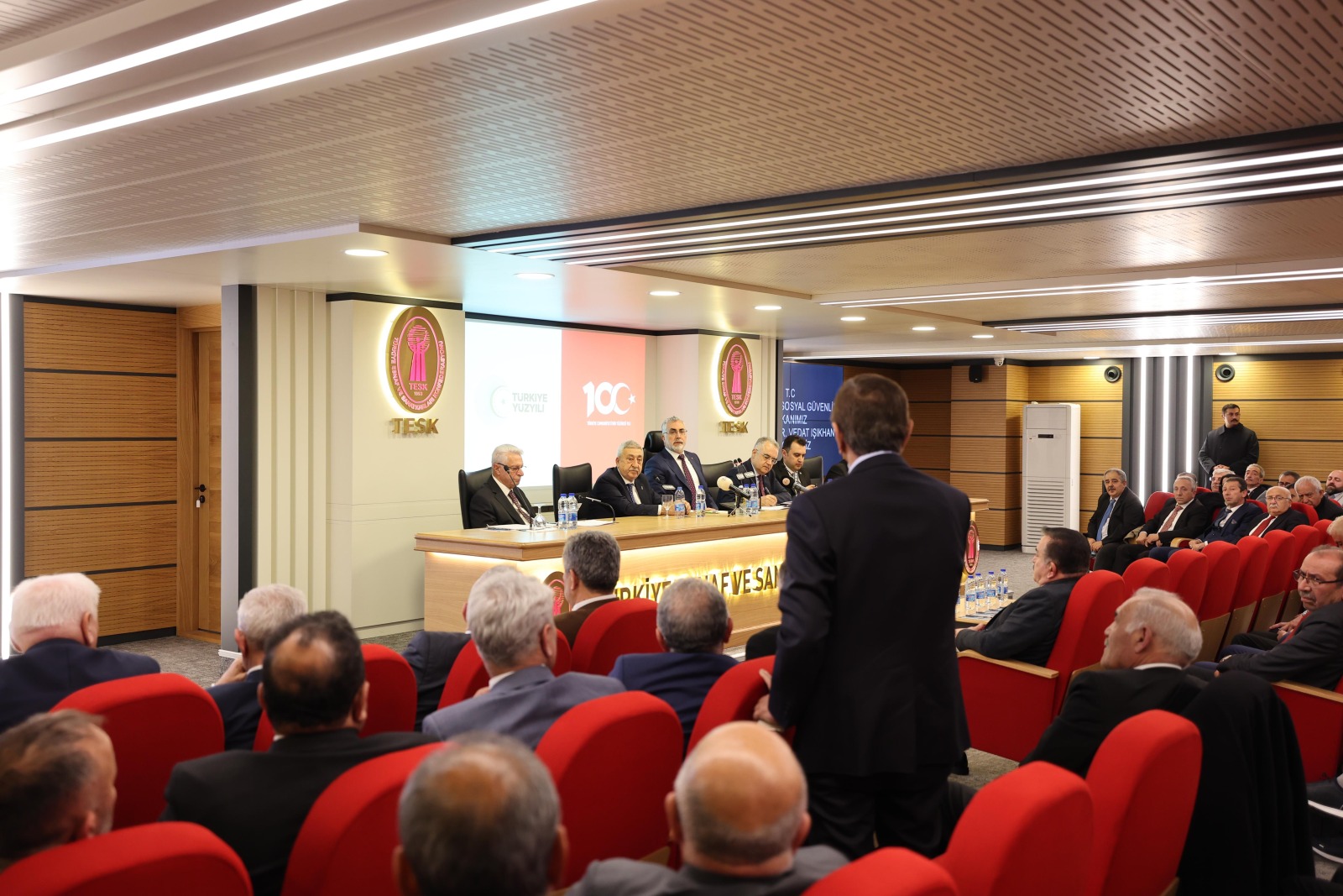 Bakan Işıkhan, Türkiye Esnaf ve Sanatkârları Konfederasyonu (TESK) İstişare Toplantısı’na Katıldı