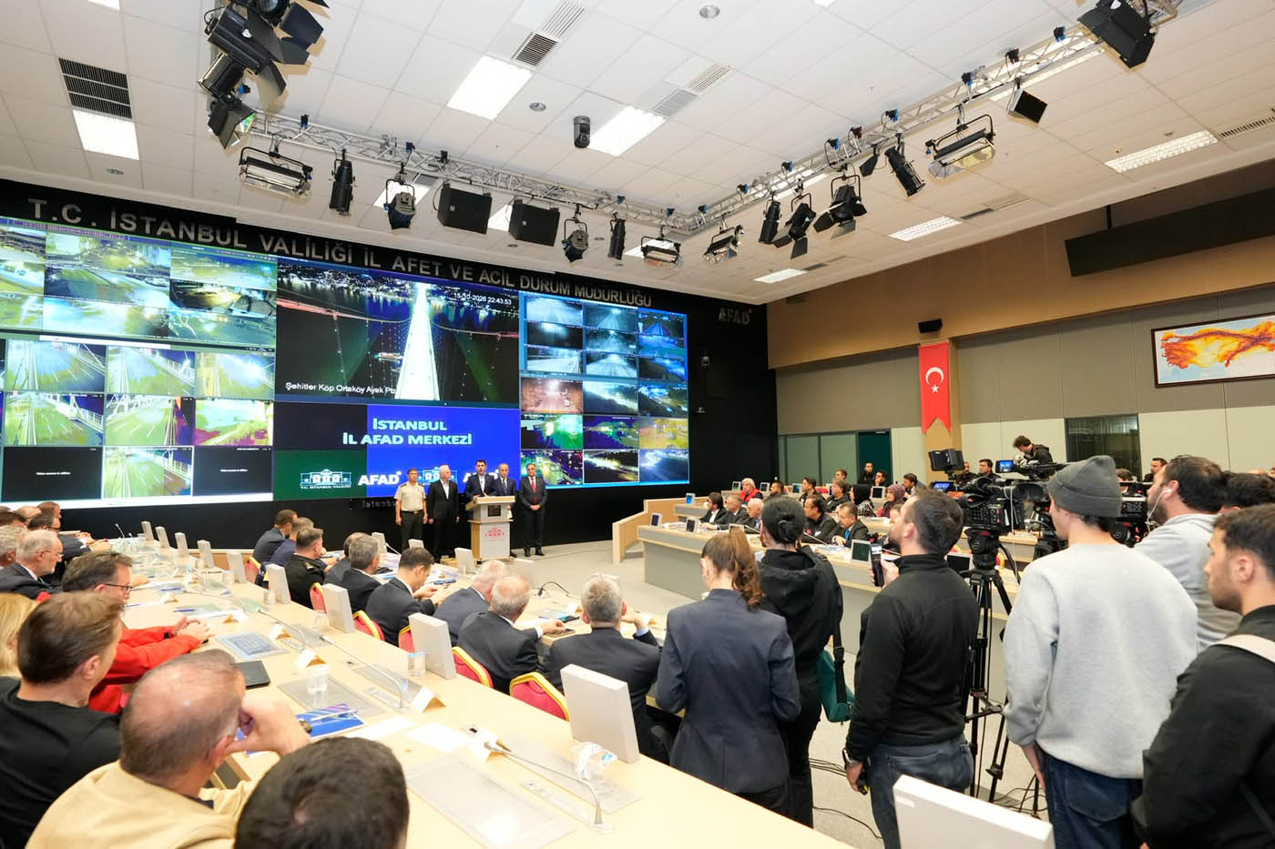 Bakan Kurum, Sel Felaketinin Yaşandığı İstanbul’da