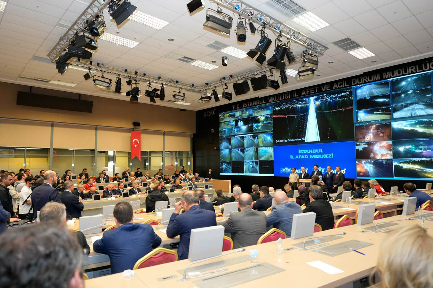Bakan Kurum, Sel Felaketinin Yaşandığı İstanbul’da