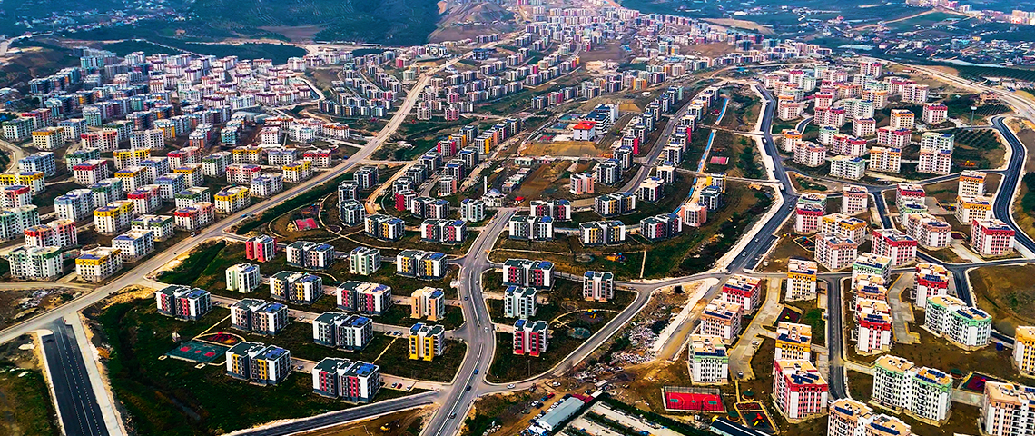 Rusya Basınından Asrın İnşa Seferberliğine Övgü “15. Günde İlk Kalıcı Konutların Temelleri Atıldı”